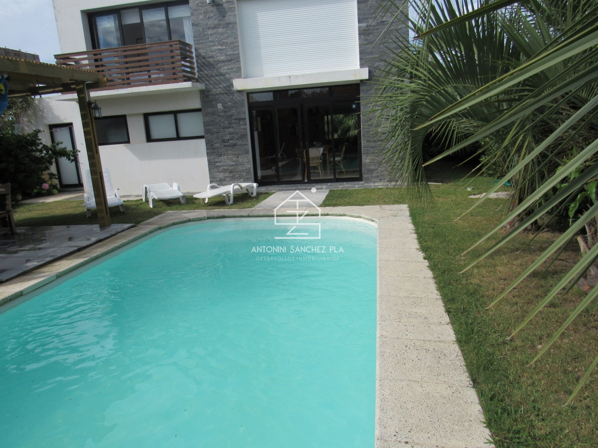 Casa ID.2045 - Casa en venta y alquiler de 3 dormitorios en Balneario Buenos Aires