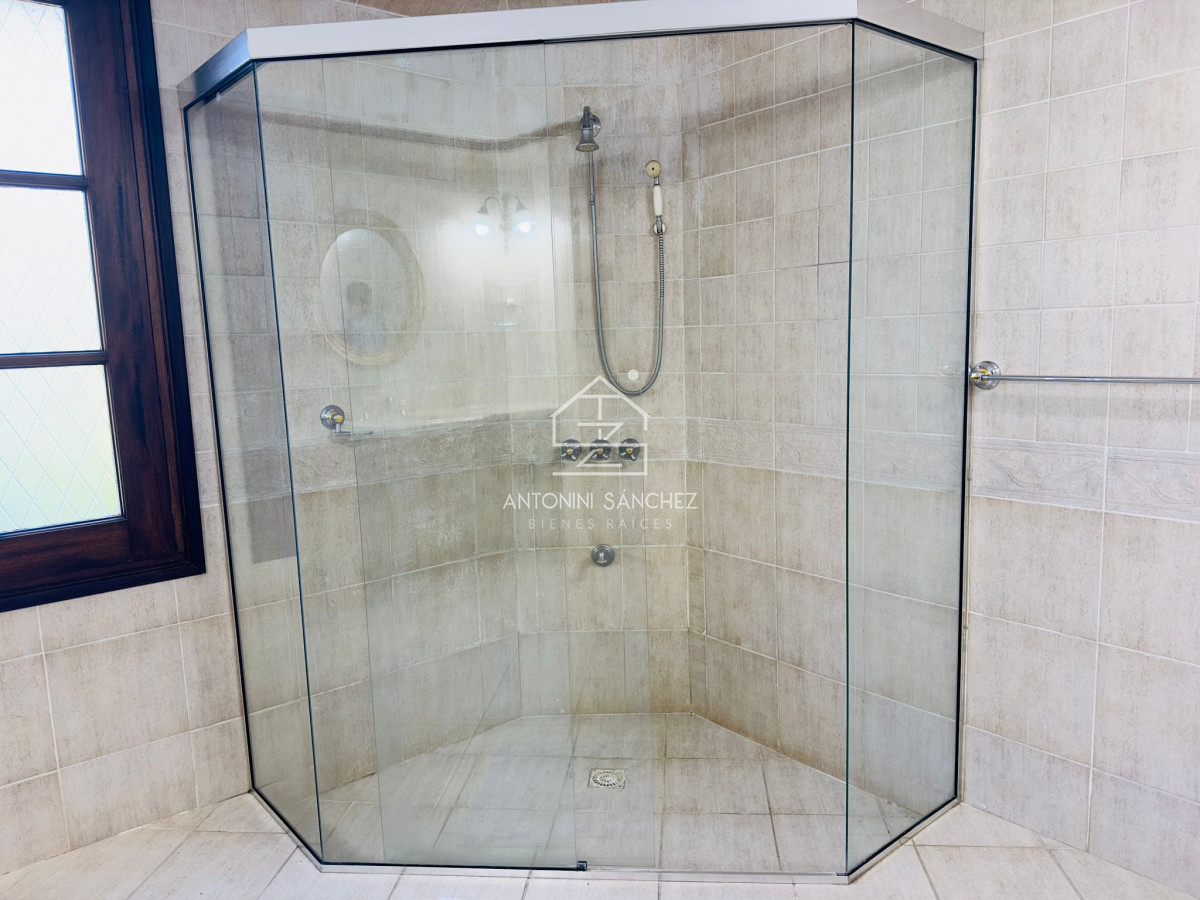 Casa ID.3357 - Casa en venta de 4 dormitorios en Punta del Este