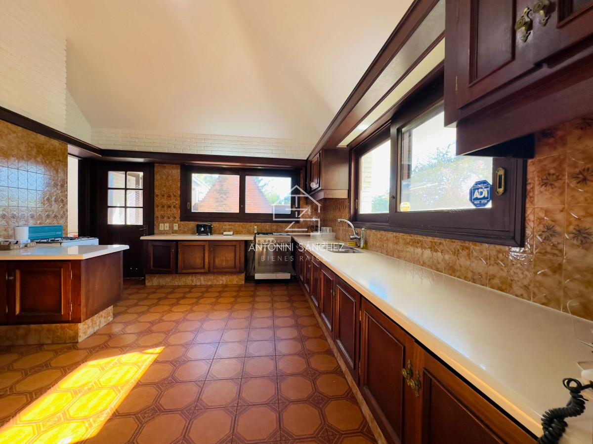 Casa ID.3357 - Casa en venta de 4 dormitorios en Punta del Este