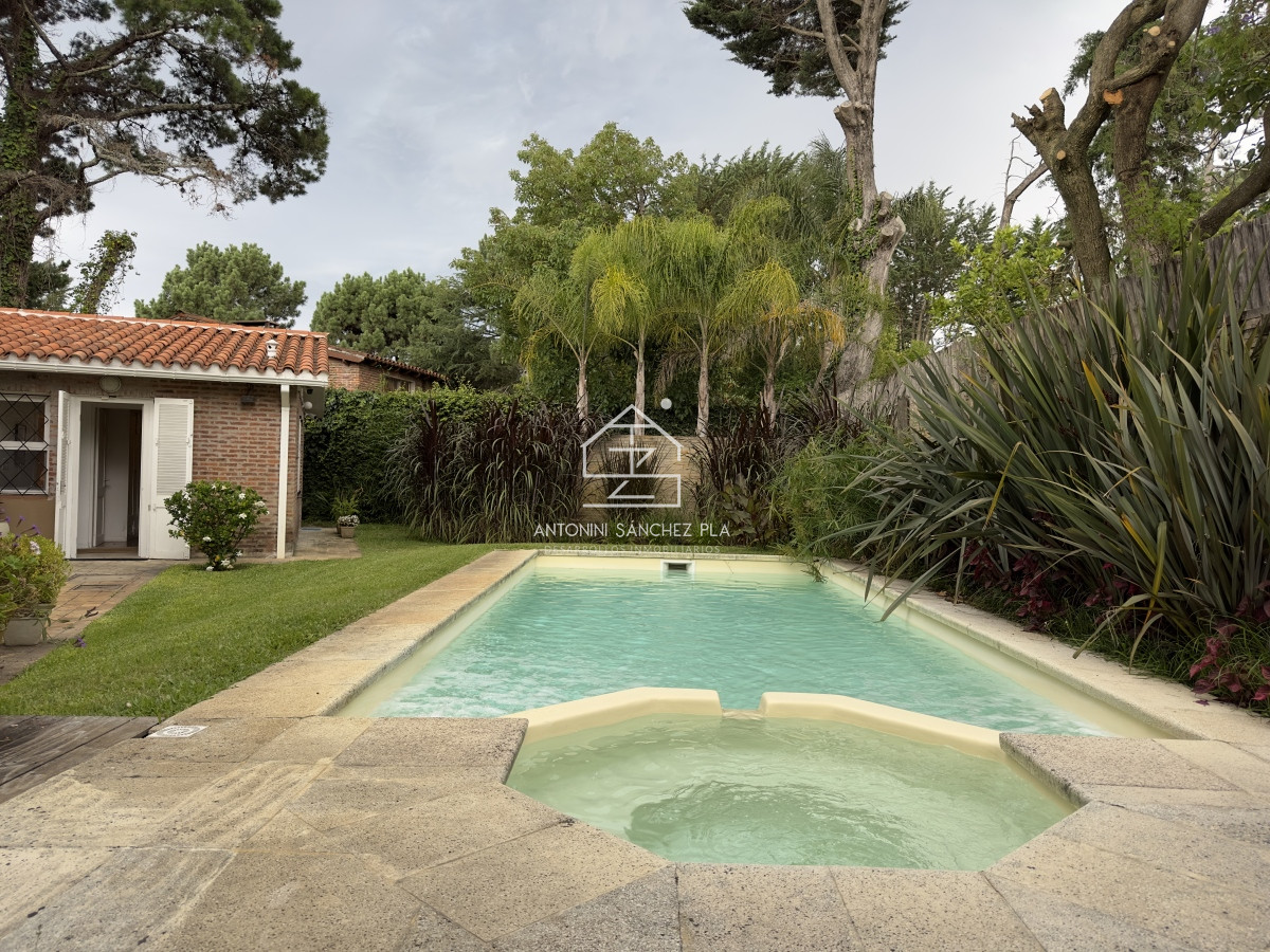 Casa ID.4789 - Alquiler anual y de temporada de casa de 3 dormitorios en Punta del Este