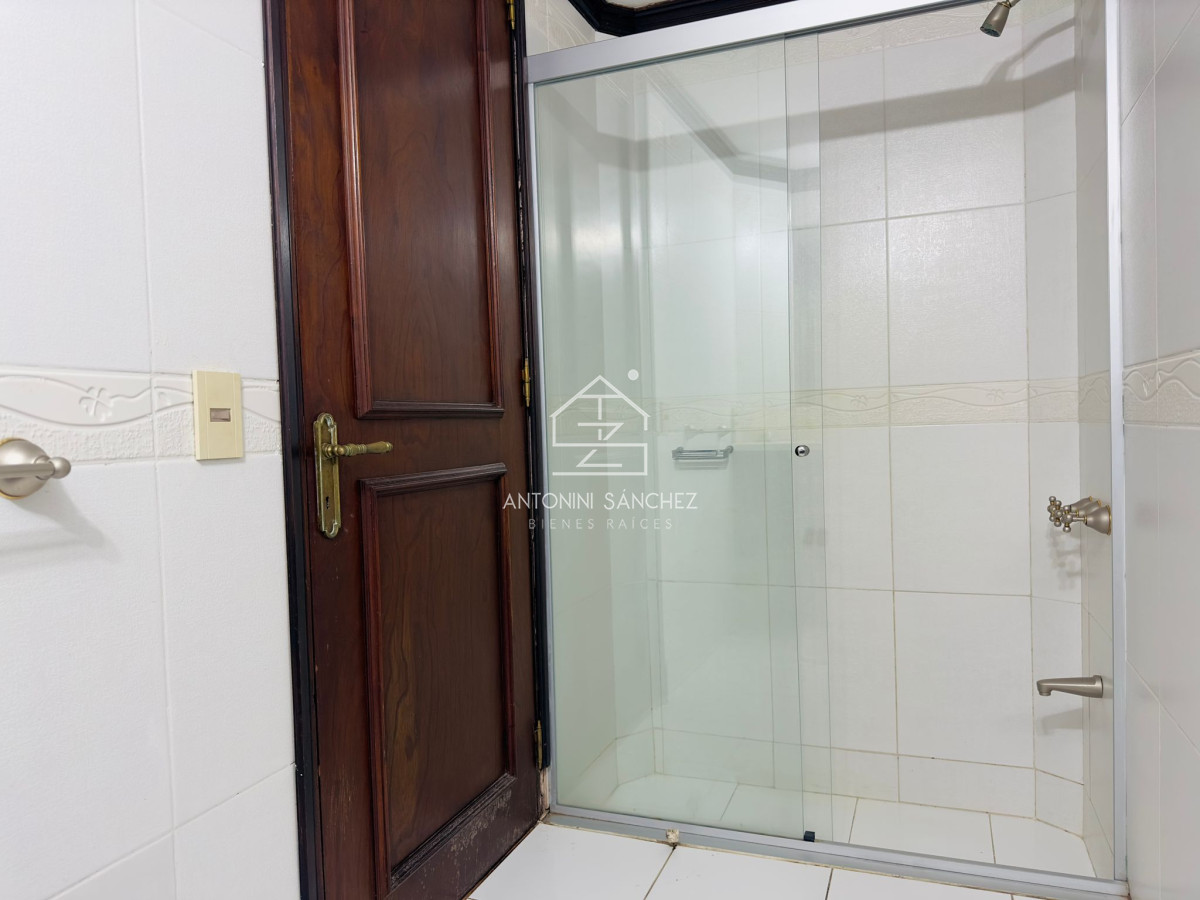 Casa ID.3357 - Casa en venta de 4 dormitorios en Punta del Este