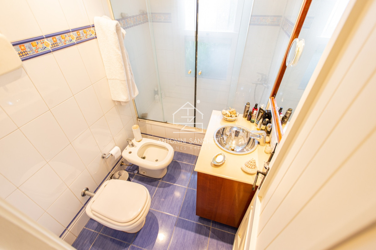 Casa ID.592 - Casa en venta, 4 dormitorios, 500 metros de la playa mansa.