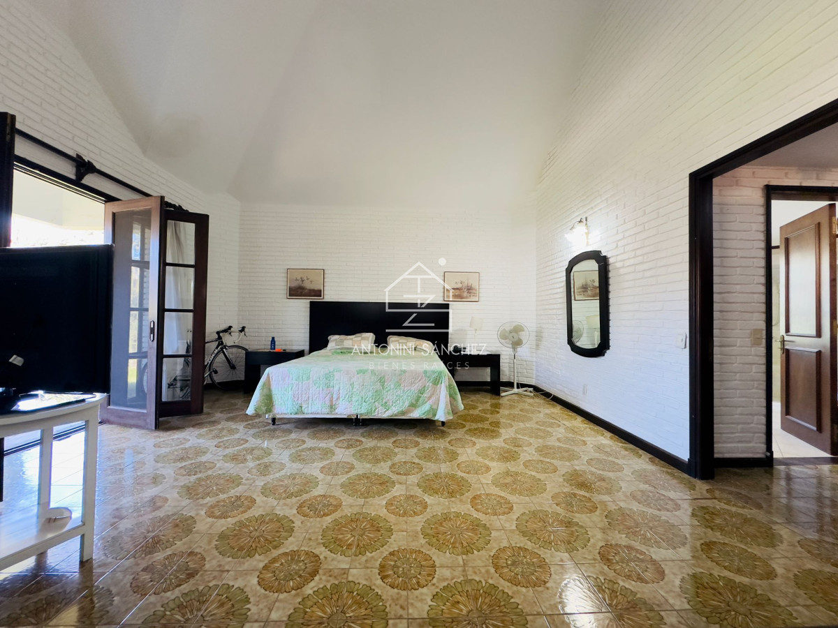 Casa ID.3357 - Casa en venta de 4 dormitorios en Punta del Este