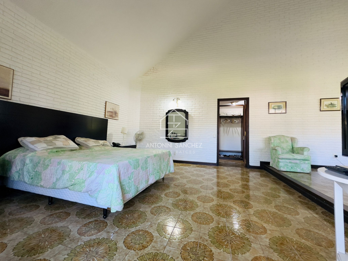 Casa ID.3357 - Casa en venta de 4 dormitorios en Punta del Este