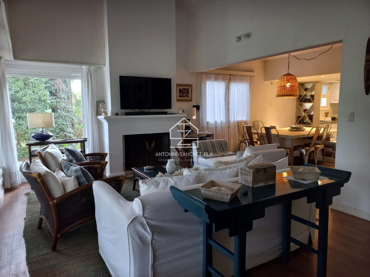 Casa ID.4789 - Alquiler anual y de temporada de casa de 3 dormitorios en Punta del Este