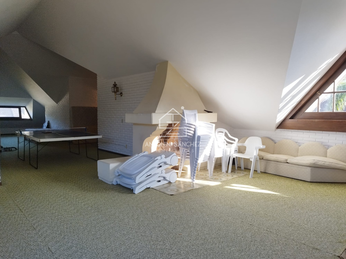 Casa ID.3357 - Casa en venta de 4 dormitorios en Punta del Este