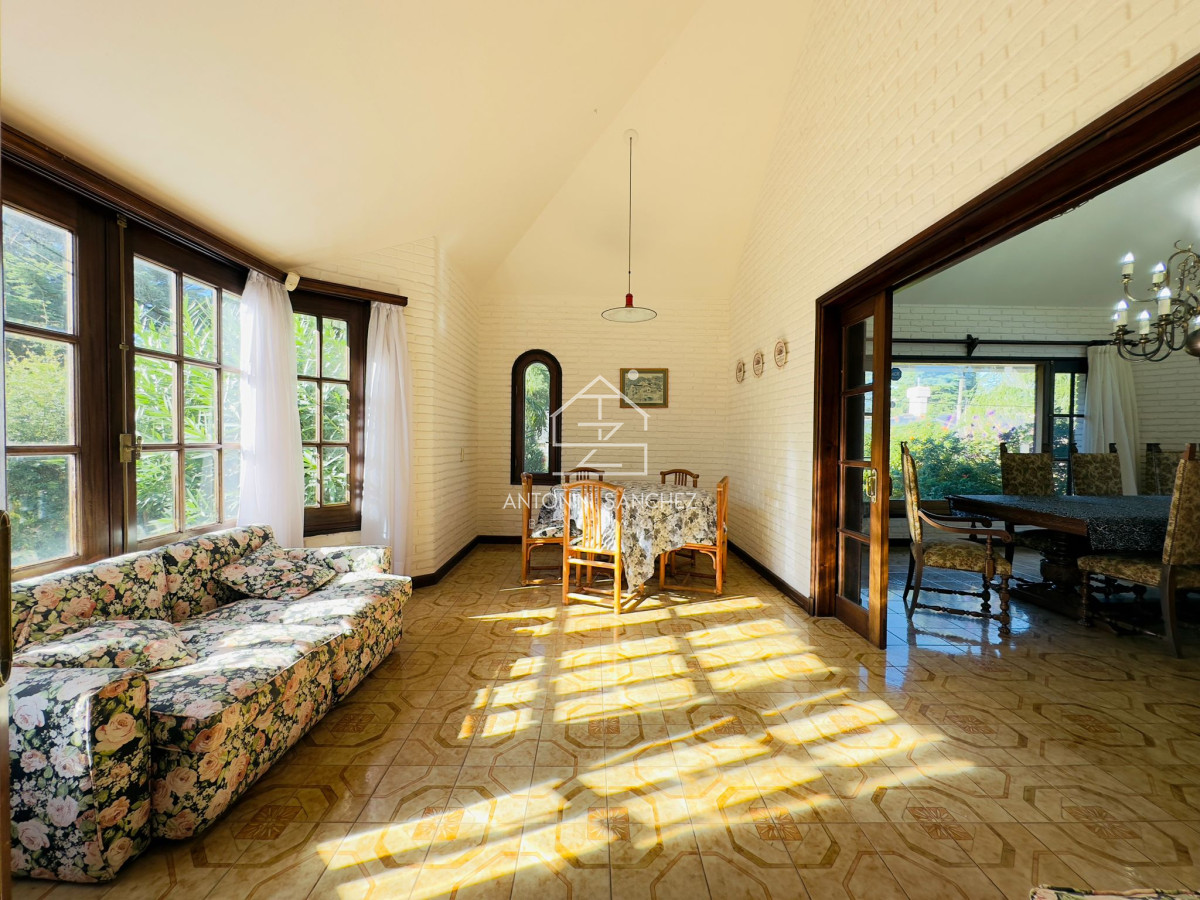 Casa ID.3357 - Casa en venta de 4 dormitorios en Punta del Este