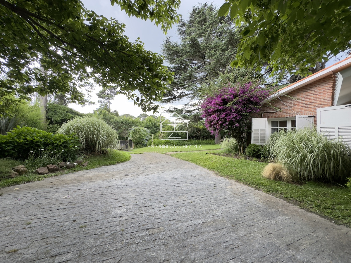 Casa ID.4789 - Alquiler anual y de temporada de casa de 3 dormitorios en Punta del Este