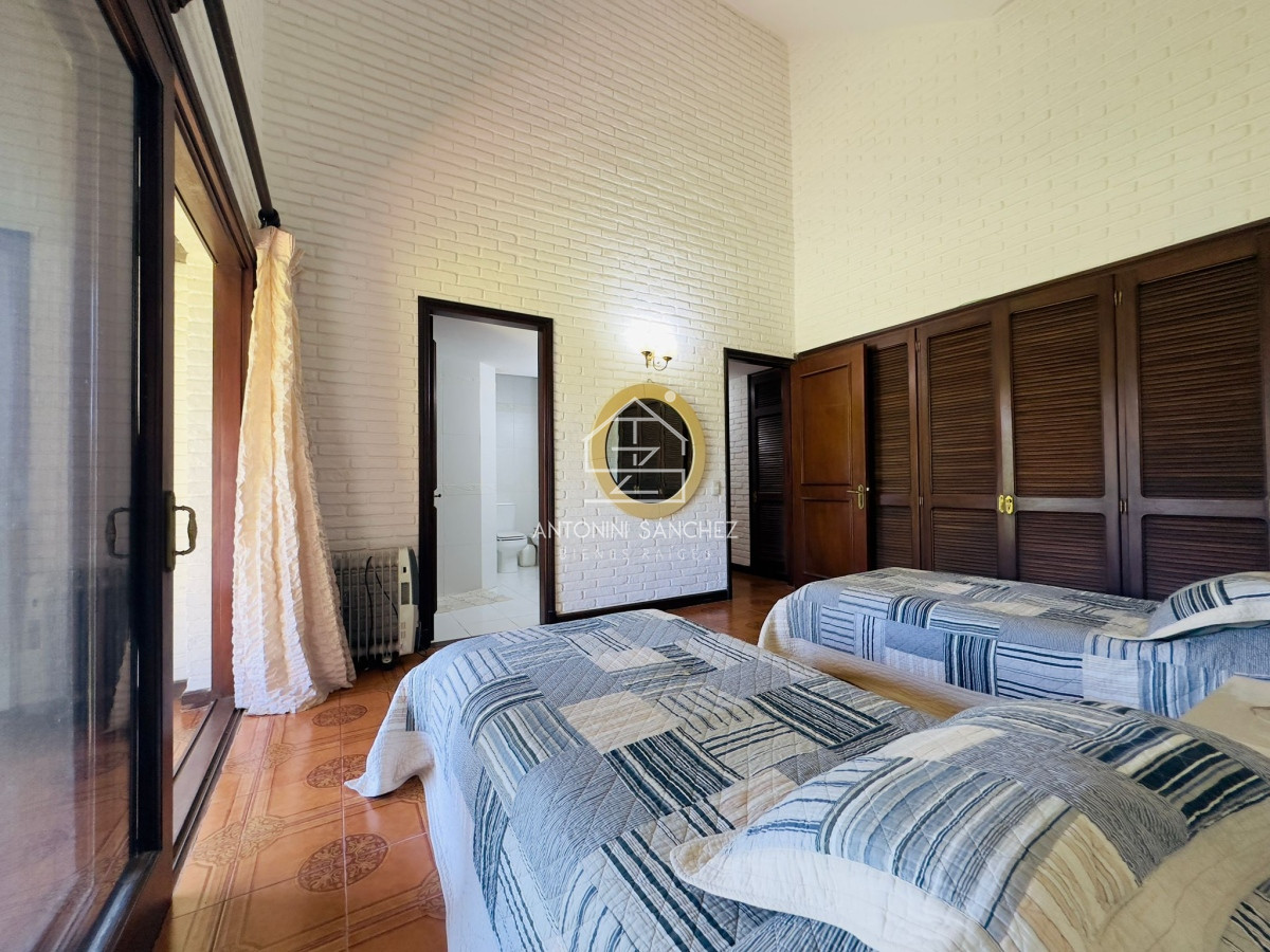 Casa ID.3357 - Casa en venta de 4 dormitorios en Punta del Este