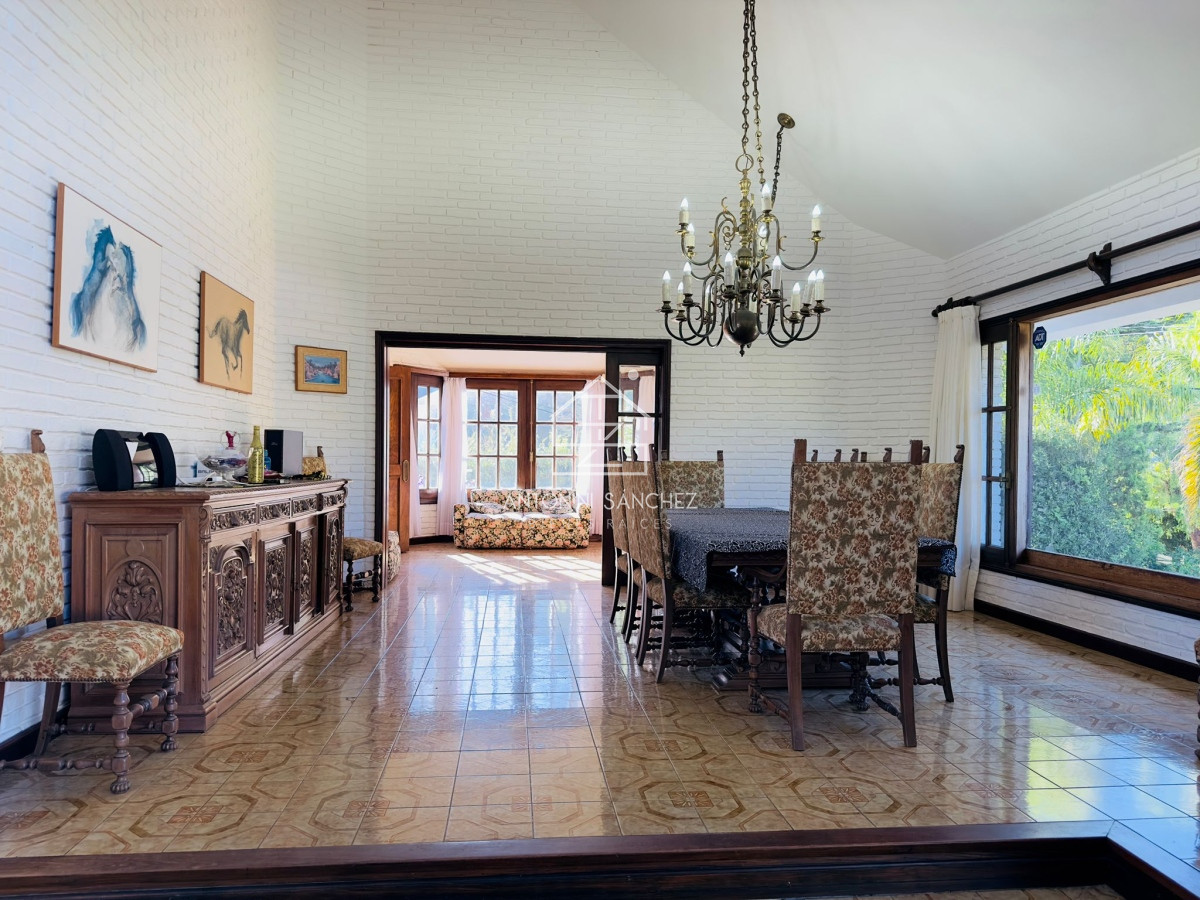 Casa ID.3357 - Casa en venta de 4 dormitorios en Punta del Este