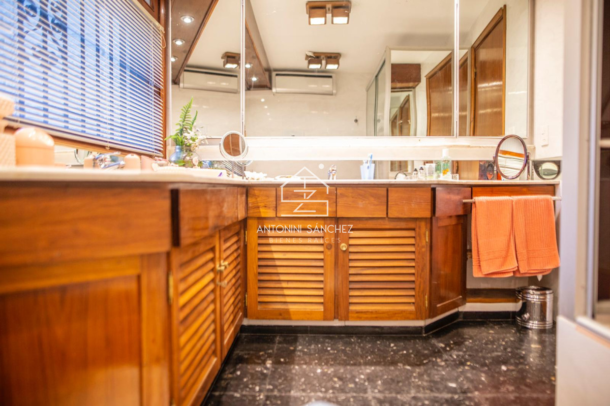 Casa ID.4836 - Casa en venta de 6 dormitorios, playa mansa, Punta del este.