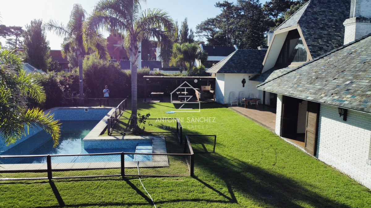 Casa ID.3357 - Casa en venta de 4 dormitorios en Punta del Este