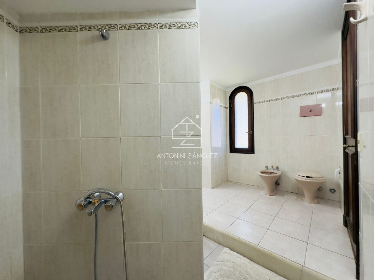 Casa ID.3357 - Casa en venta de 4 dormitorios en Punta del Este