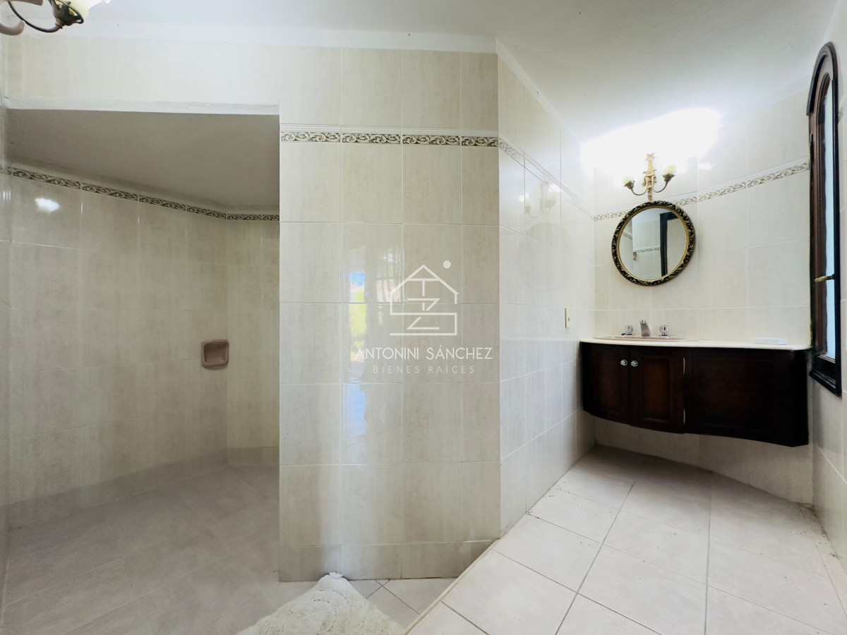 Casa ID.3357 - Casa en venta de 4 dormitorios en Punta del Este