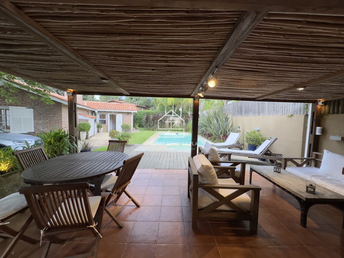 Casa ID.4789 - Alquiler anual y de temporada de casa de 3 dormitorios en Punta del Este