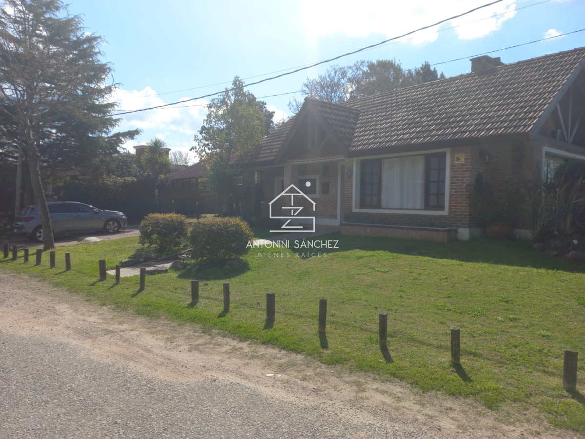 Casa ID.2284 - Casa en venta de 3 dormitorios en Punta del Este