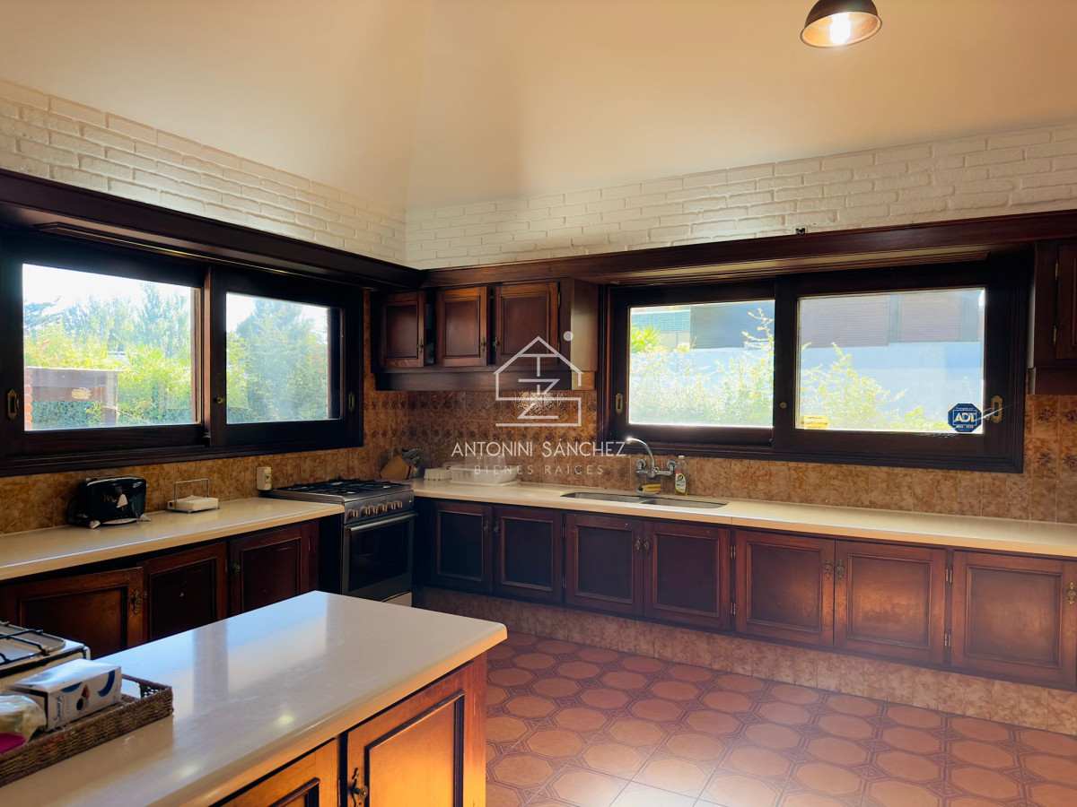 Casa ID.3357 - Casa en venta de 4 dormitorios en Punta del Este