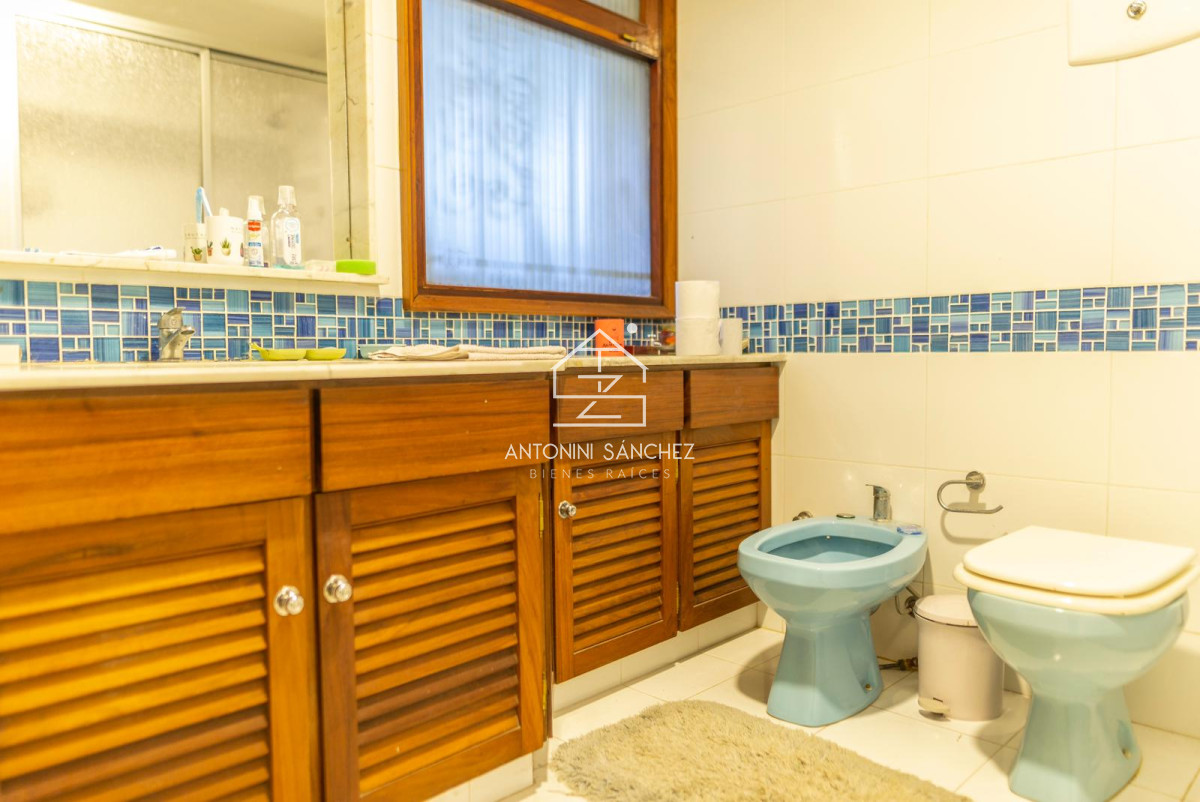 Casa ID.4836 - Casa en venta de 6 dormitorios, playa mansa, Punta del este.