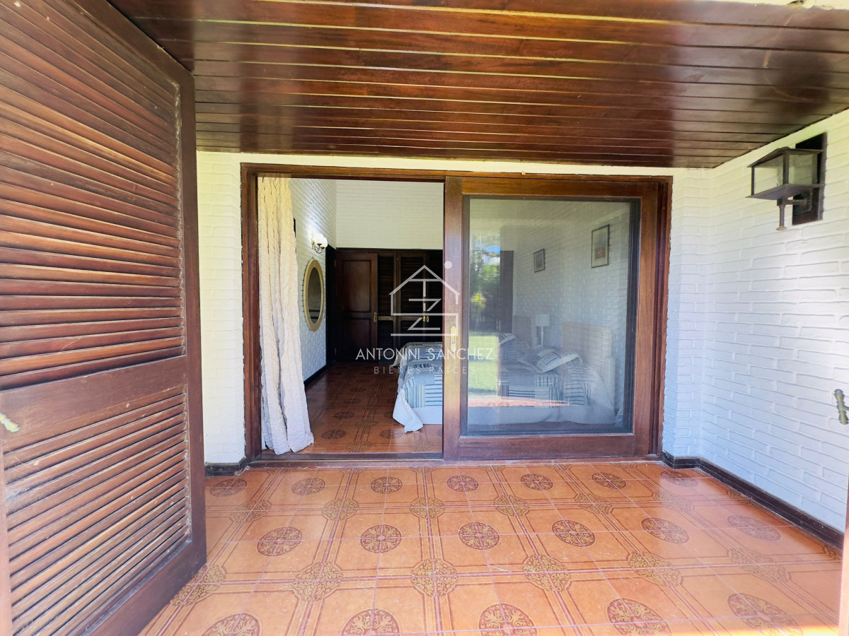 Casa ID.3357 - Casa en venta de 4 dormitorios en Punta del Este