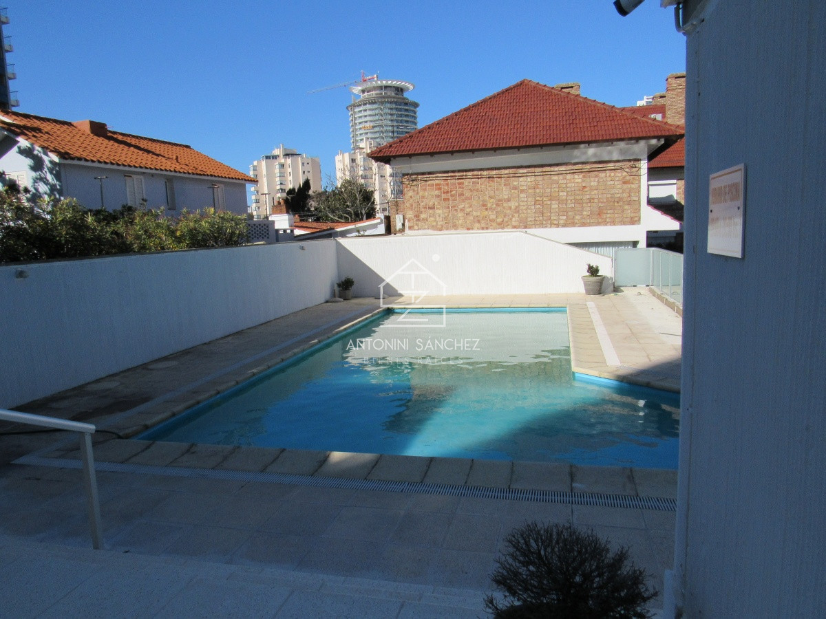 Apartamento ID.1446 - Hermoso apartamento, reciclado, primera linea playa mansa, 3 dormitorios, 1 suite.