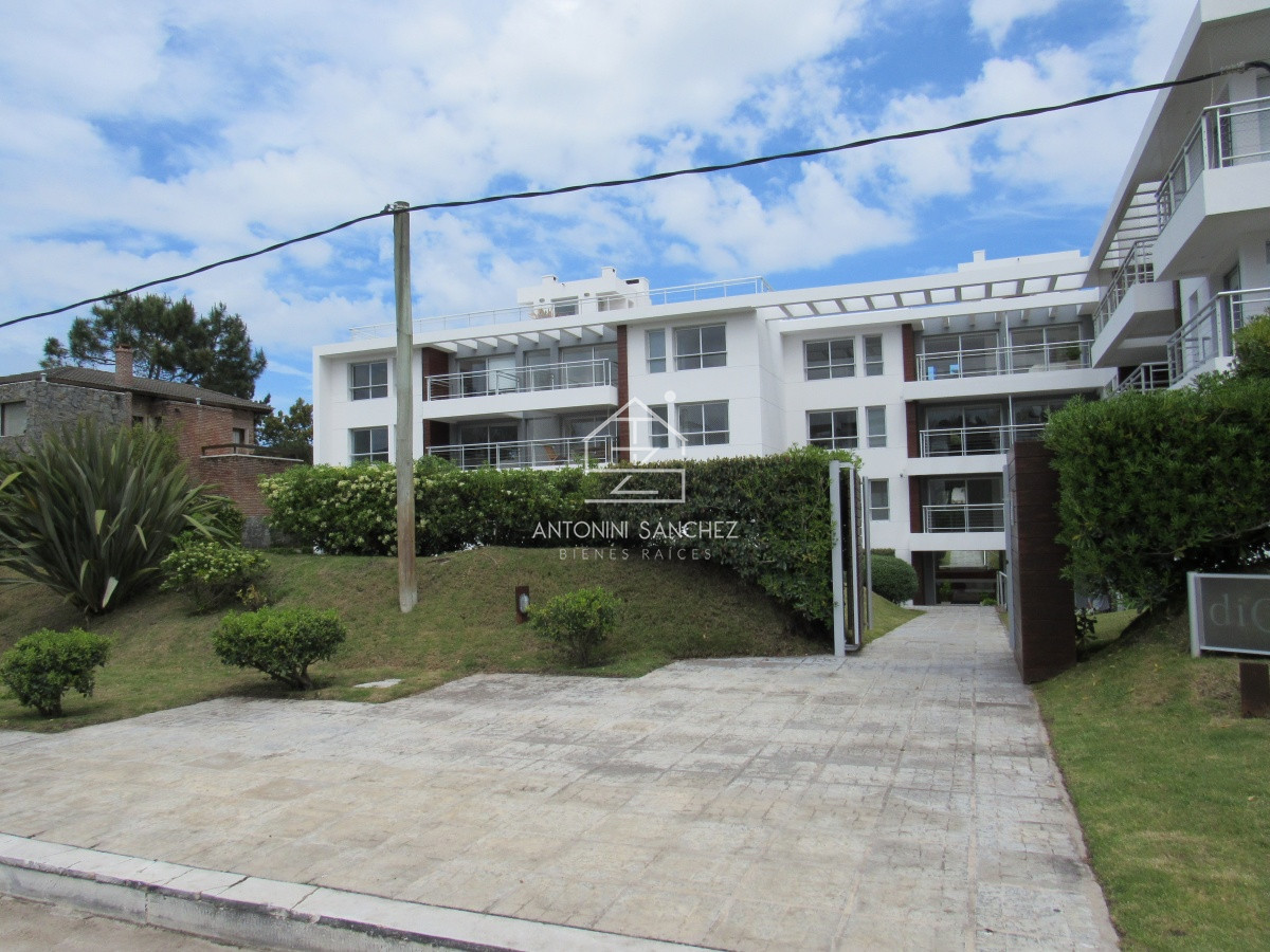 Apartamento ID.2737 - Venta de Pent house en de 2 dormitorios zona Playa abrava