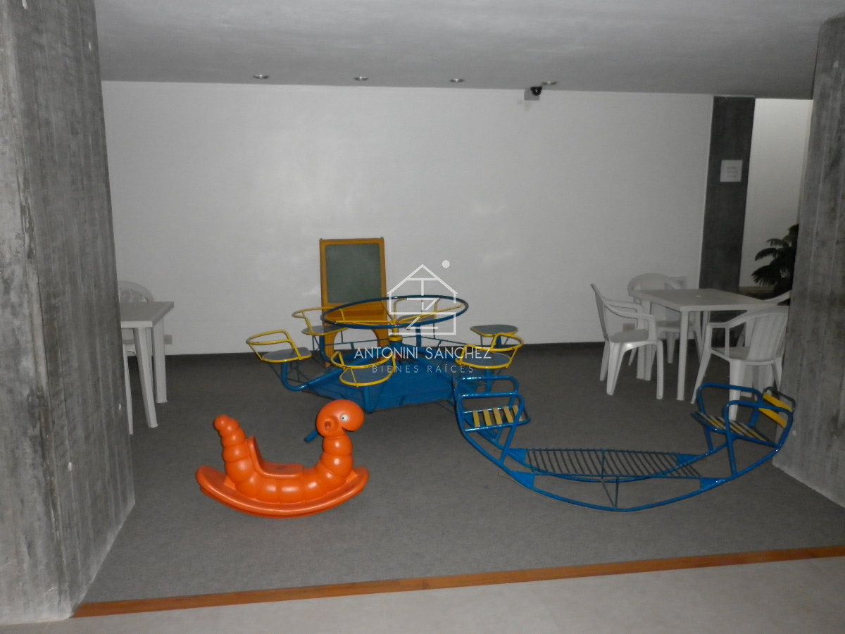 Apartamento ID.1446 - Hermoso apartamento, reciclado, primera linea playa mansa, 3 dormitorios, 1 suite.