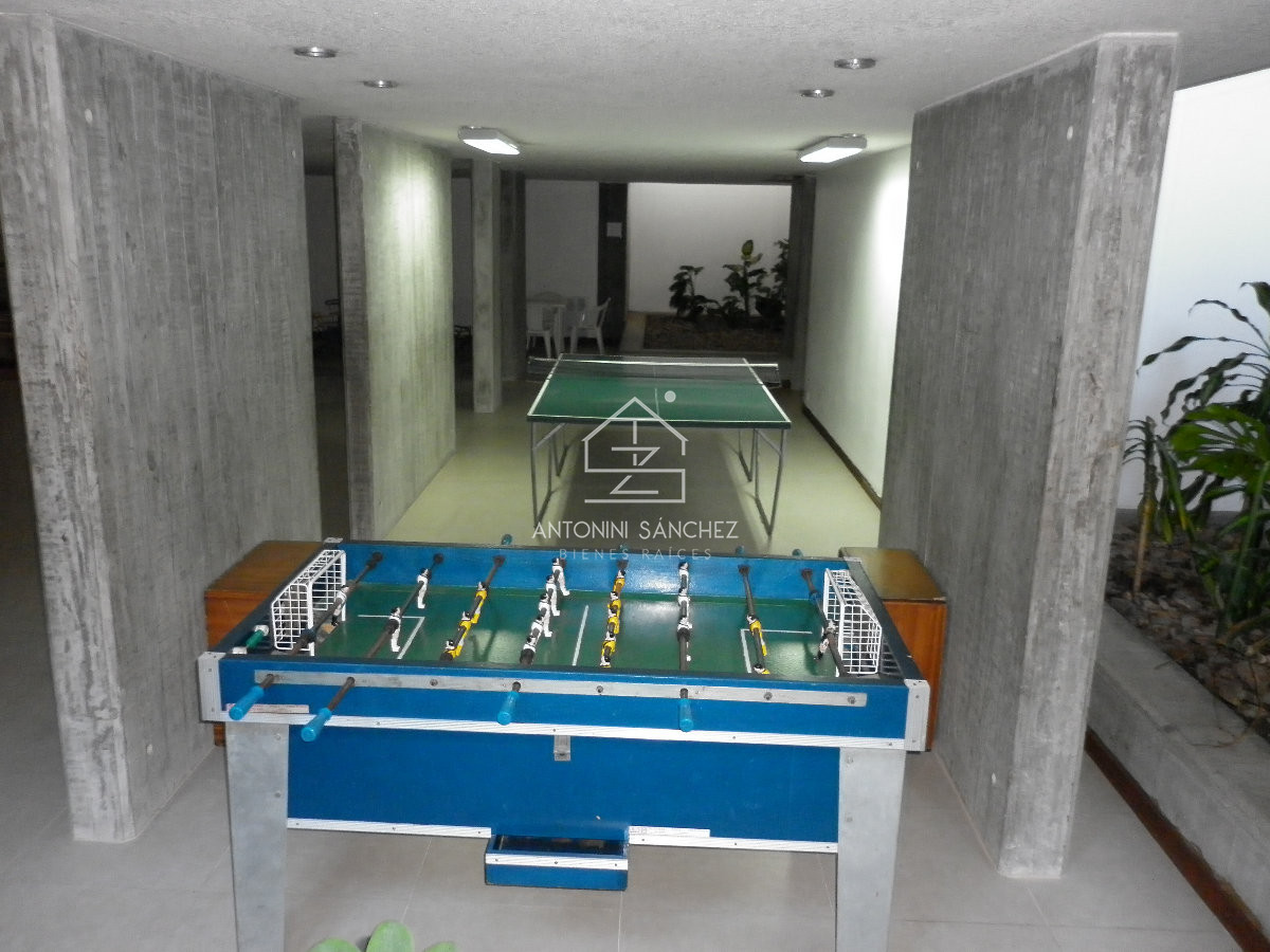 Apartamento ID.1446 - Hermoso apartamento, reciclado, primera linea playa mansa, 3 dormitorios, 1 suite.