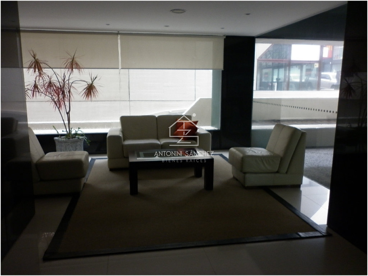 Apartamento ID.1428 - Alquiler y Venta  de apartamento de 3 dormitorios en Punta del Este