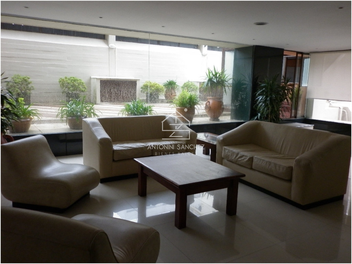 Apartamento ID.1428 - Alquiler y Venta  de apartamento de 3 dormitorios en Punta del Este