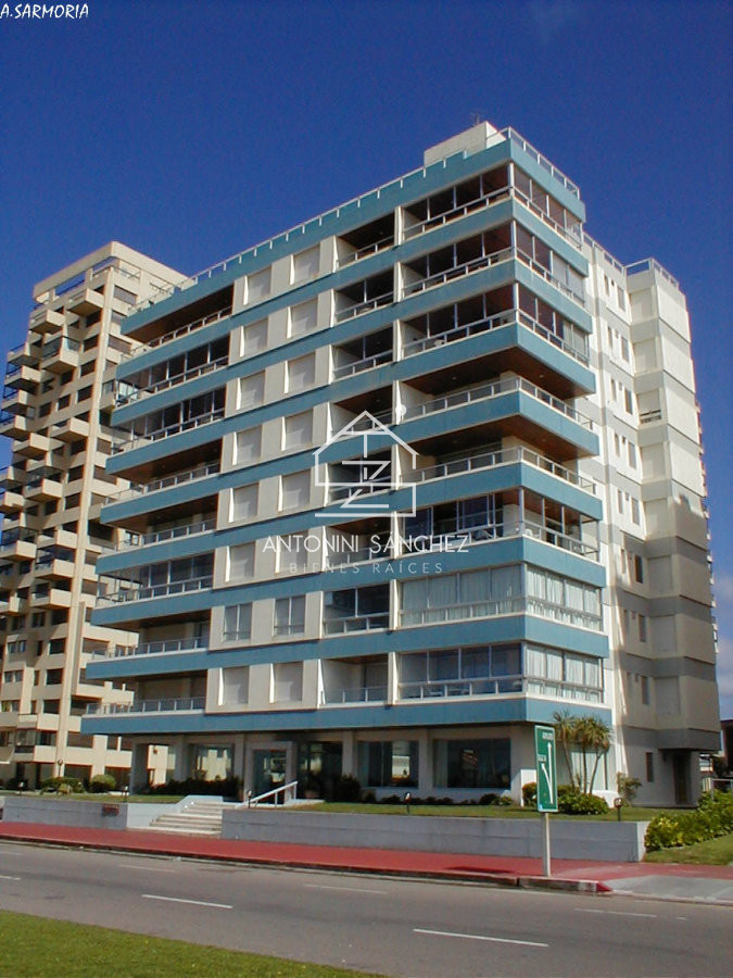 Apartamento ID.3217 -  Apartamento en venta, primera linea de la playa brava 