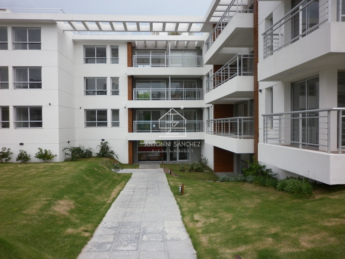 Apartamento ID.2737 - Venta de Pent house en de 2 dormitorios zona Playa abrava