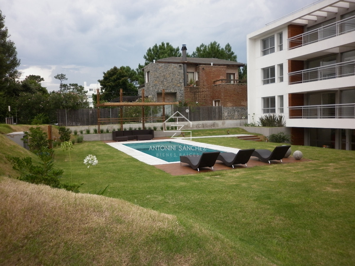 Apartamento ID.2737 - Venta de Pent house en de 2 dormitorios zona Playa abrava