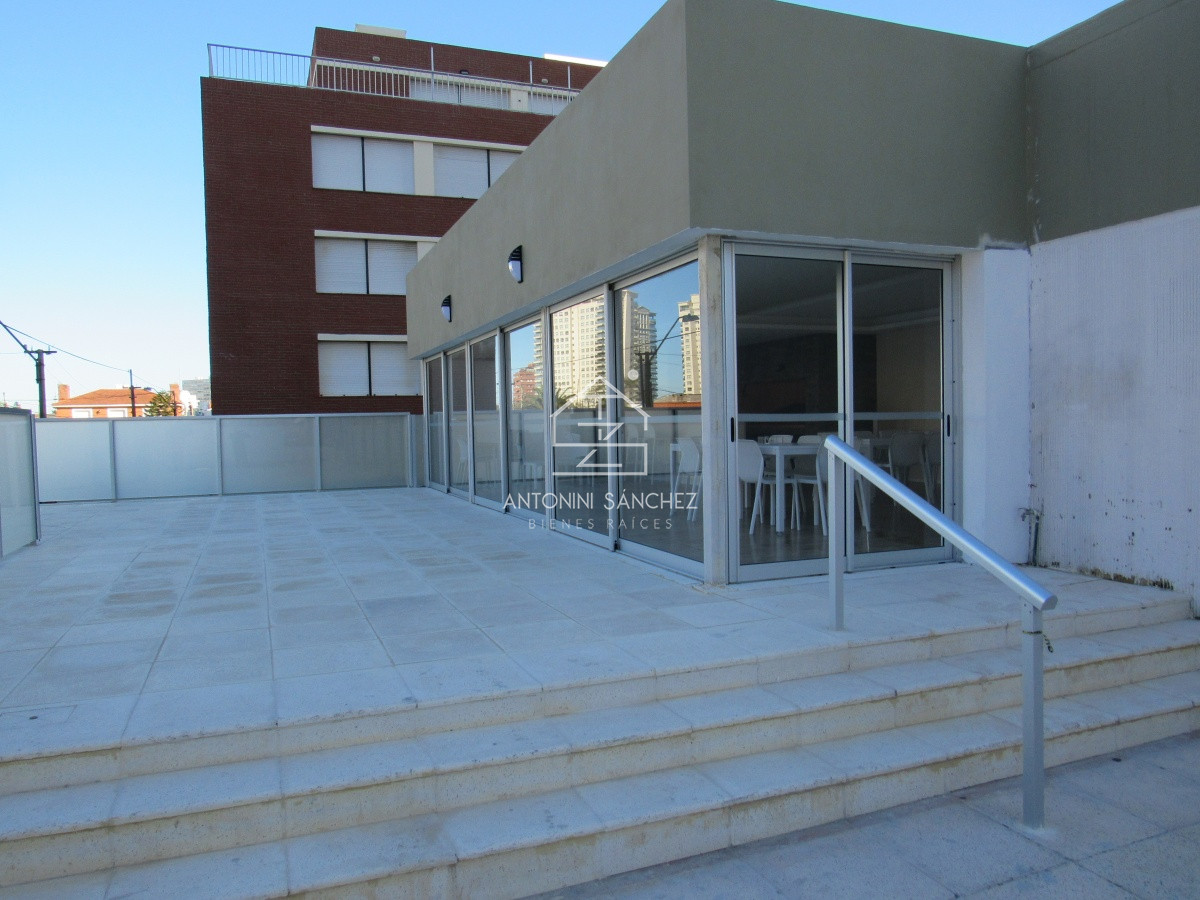 Apartamento ID.1446 - Hermoso apartamento, reciclado, primera linea playa mansa, 3 dormitorios, 1 suite.