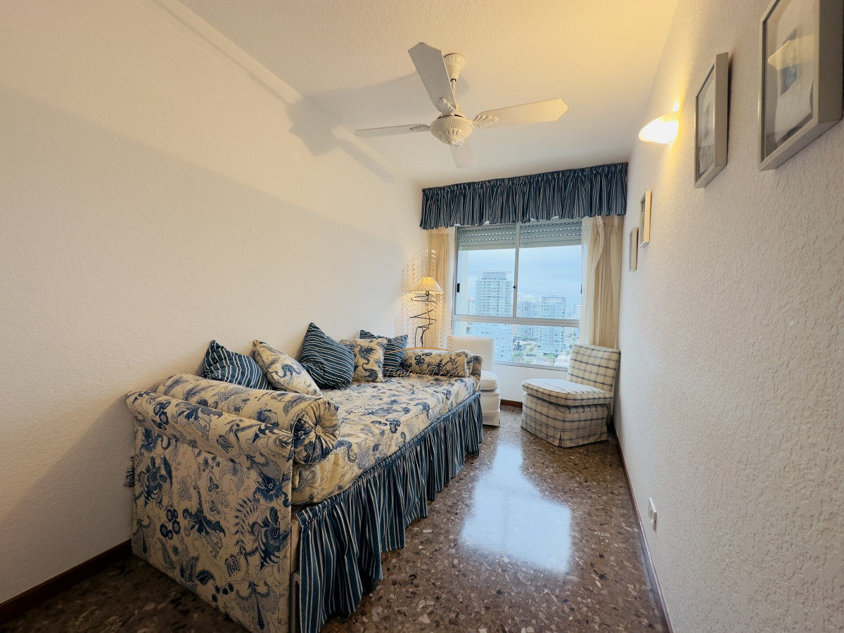 Apartamento ID.533 - Apartamento en alquiler, frente al mar en Punta del Este, mansa