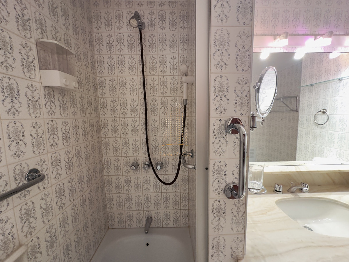 Apartamento ID.533 - Apartamento en alquiler, frente al mar en Punta del Este, mansa