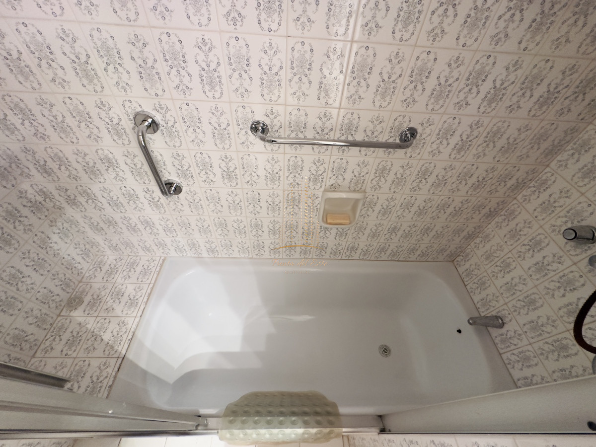 Apartamento ID.533 - Apartamento en alquiler, frente al mar en Punta del Este, mansa