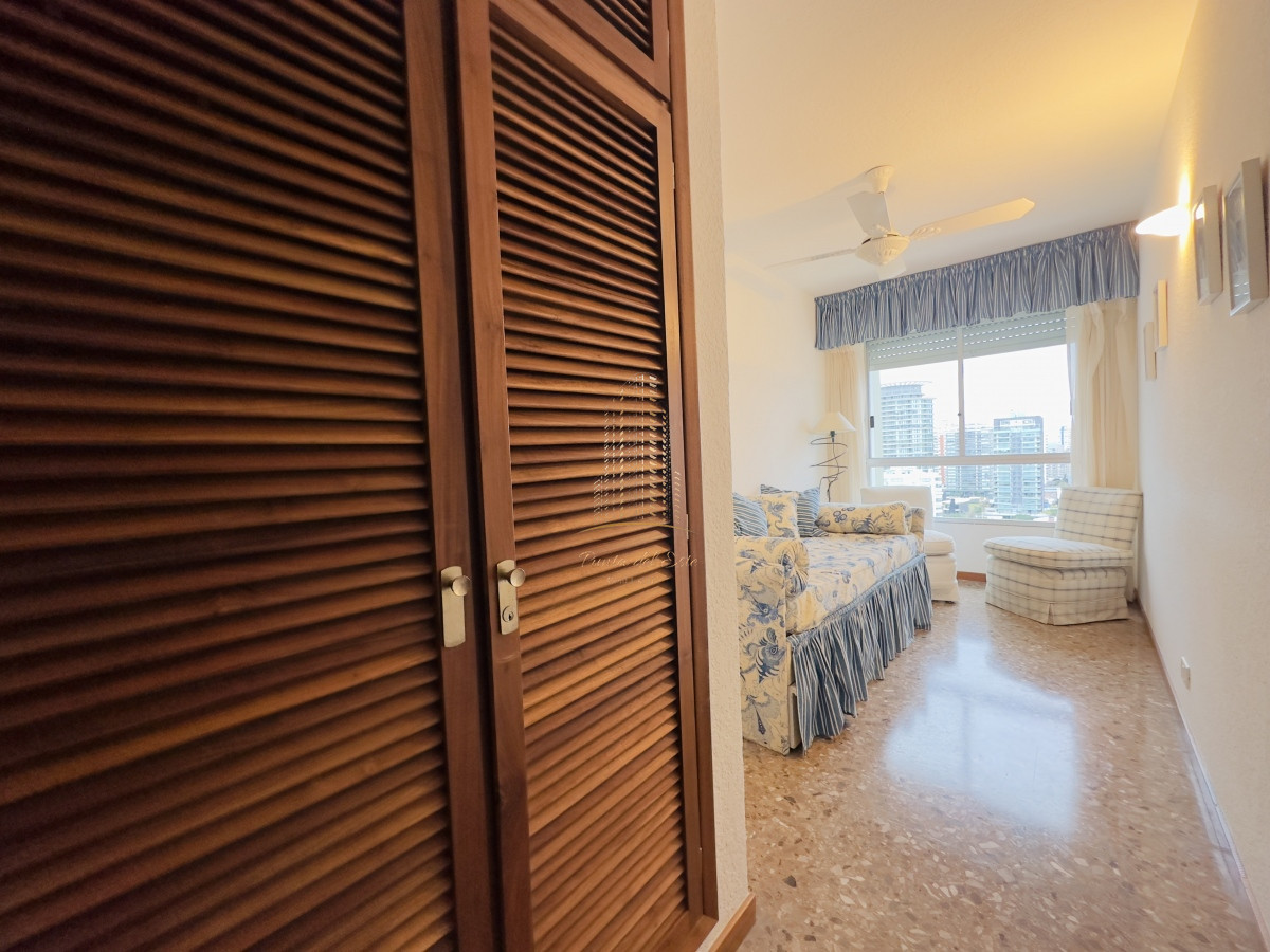 Apartamento ID.533 - Apartamento en alquiler, frente al mar en Punta del Este, mansa