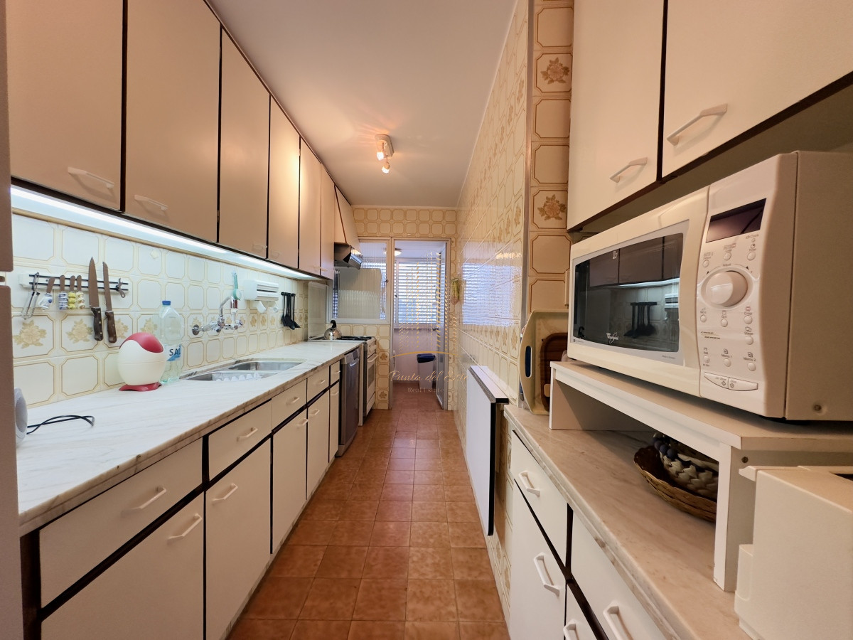 Apartamento ID.533 - Apartamento en alquiler, frente al mar en Punta del Este, mansa