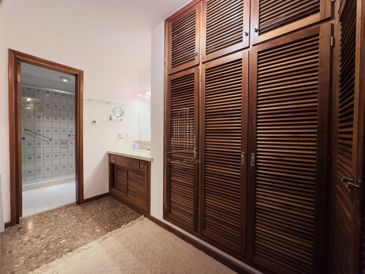 Apartamento ID.533 - Apartamento en alquiler, frente al mar en Punta del Este, mansa