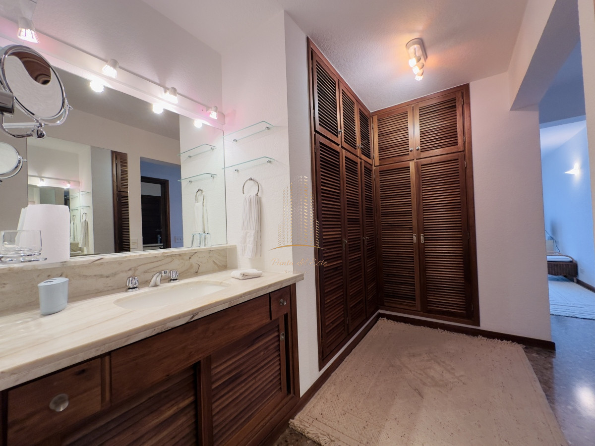 Apartamento ID.533 - Apartamento en alquiler, frente al mar en Punta del Este, mansa
