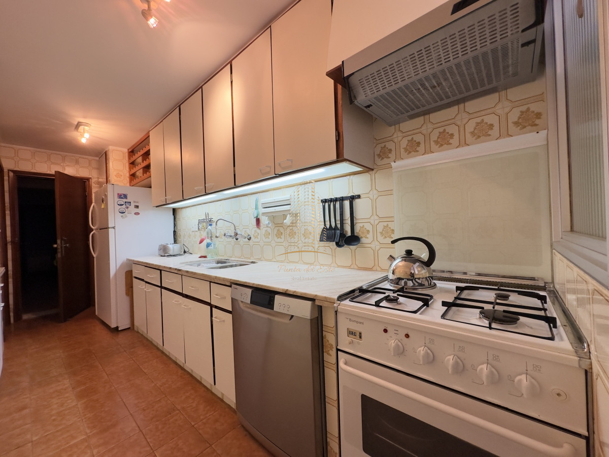 Apartamento ID.533 - Apartamento en alquiler, frente al mar en Punta del Este, mansa