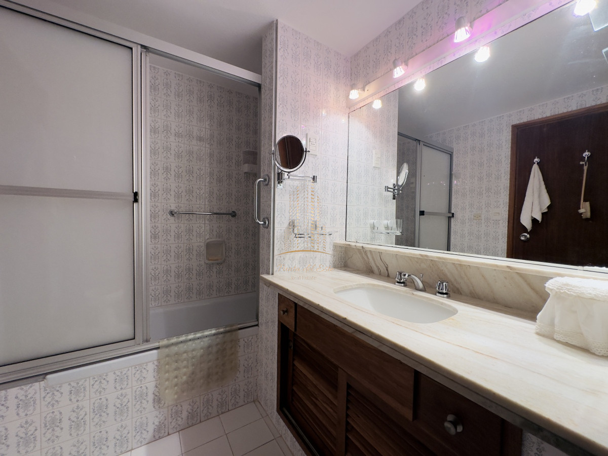 Apartamento ID.533 - Apartamento en alquiler, frente al mar en Punta del Este, mansa