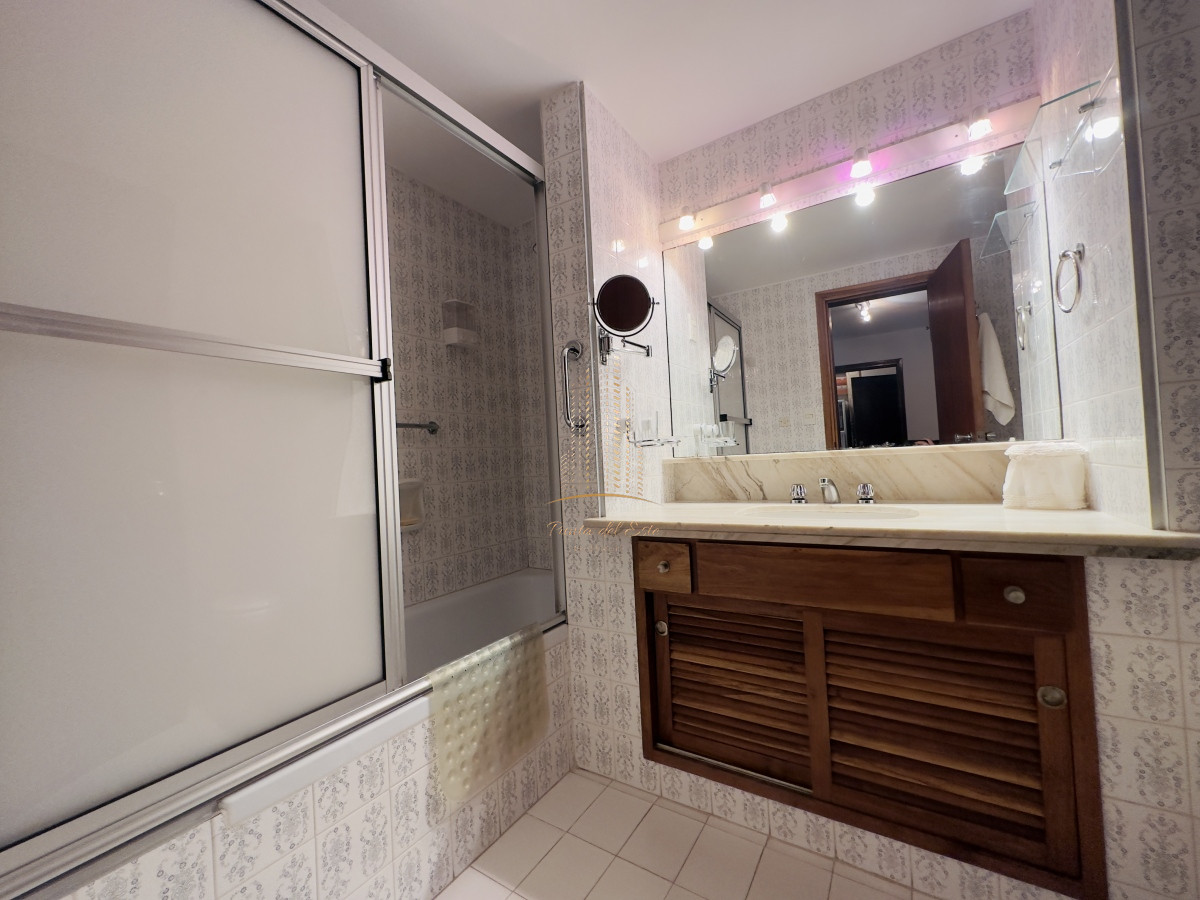 Apartamento ID.533 - Apartamento en alquiler, frente al mar en Punta del Este, mansa