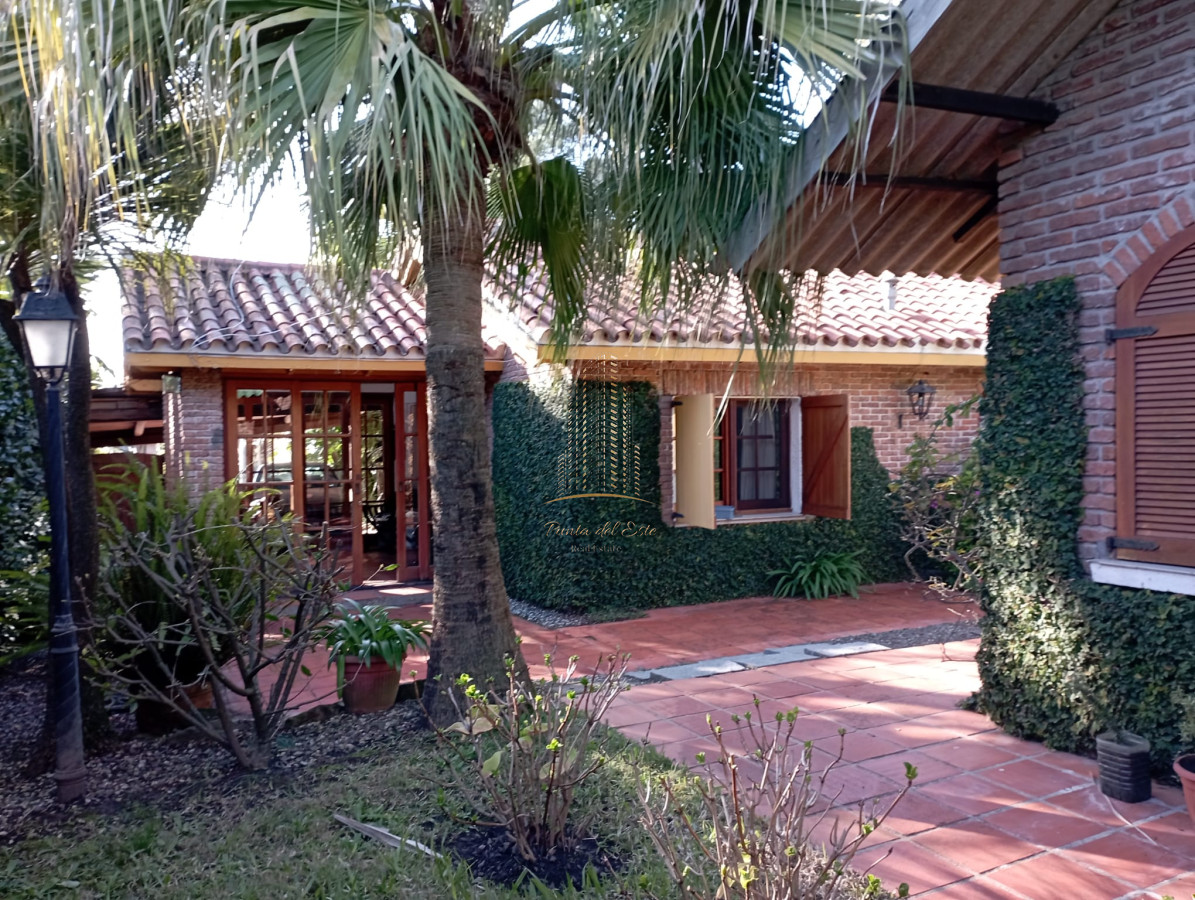 Casa ID.1021 - Casa en venta Impecable estado