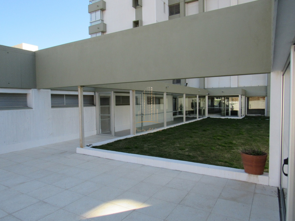 Apartamento ID.533 - Apartamento en alquiler, frente al mar en Punta del Este, mansa