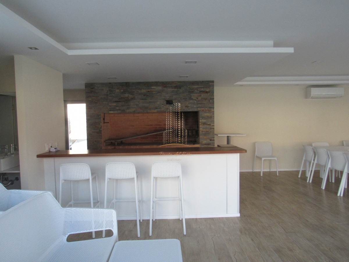 Apartamento ID.533 - Apartamento en alquiler, frente al mar en Punta del Este, mansa
