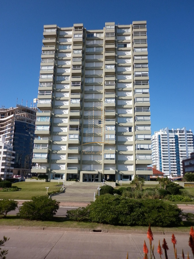 Apartamento ID.533 - Apartamento en alquiler, frente al mar en Punta del Este, mansa