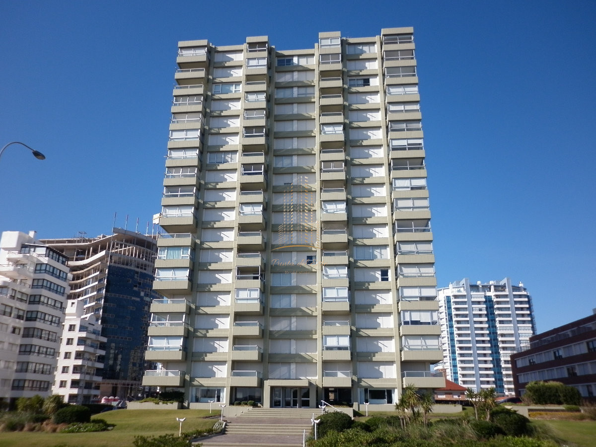 Apartamento ID.533 - Apartamento en alquiler, frente al mar en Punta del Este, mansa