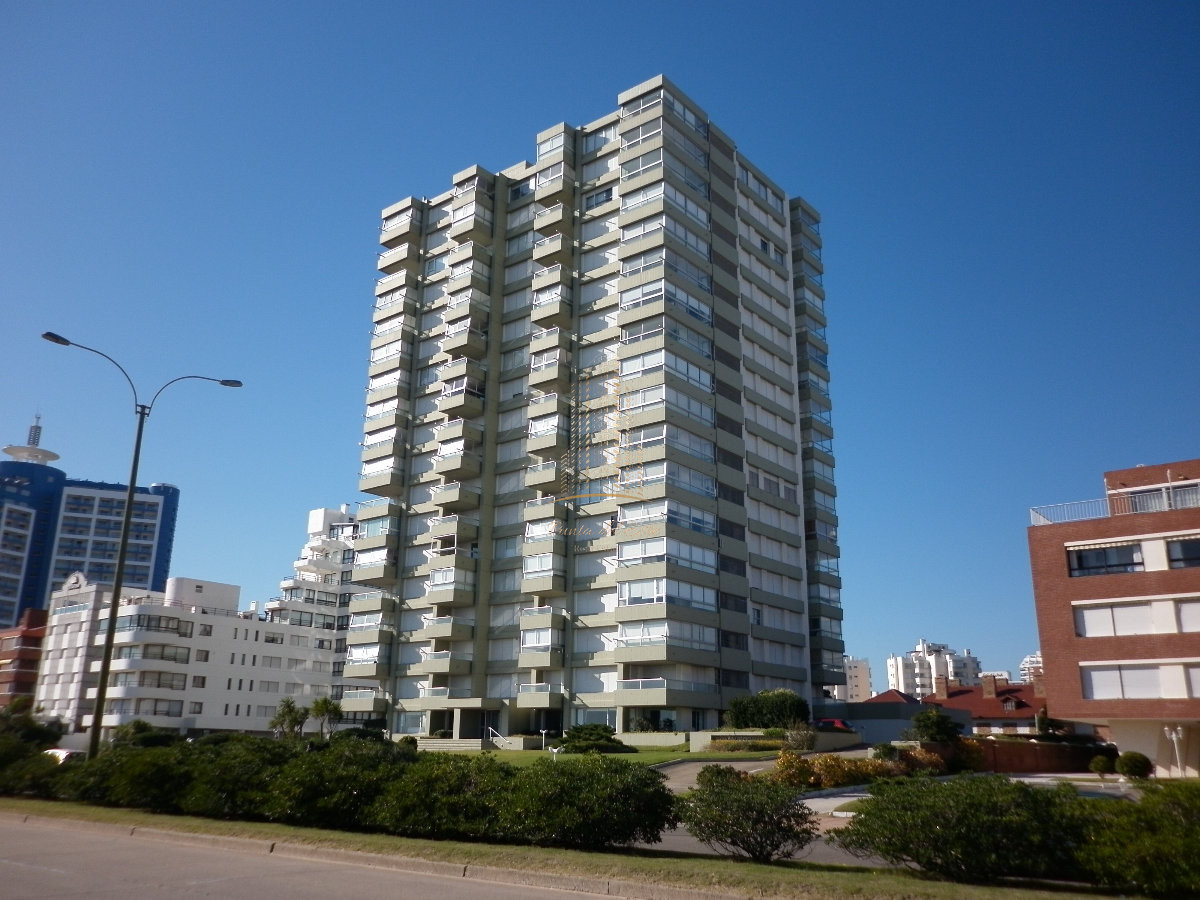 Apartamento ID.533 - Apartamento en alquiler, frente al mar en Punta del Este, mansa