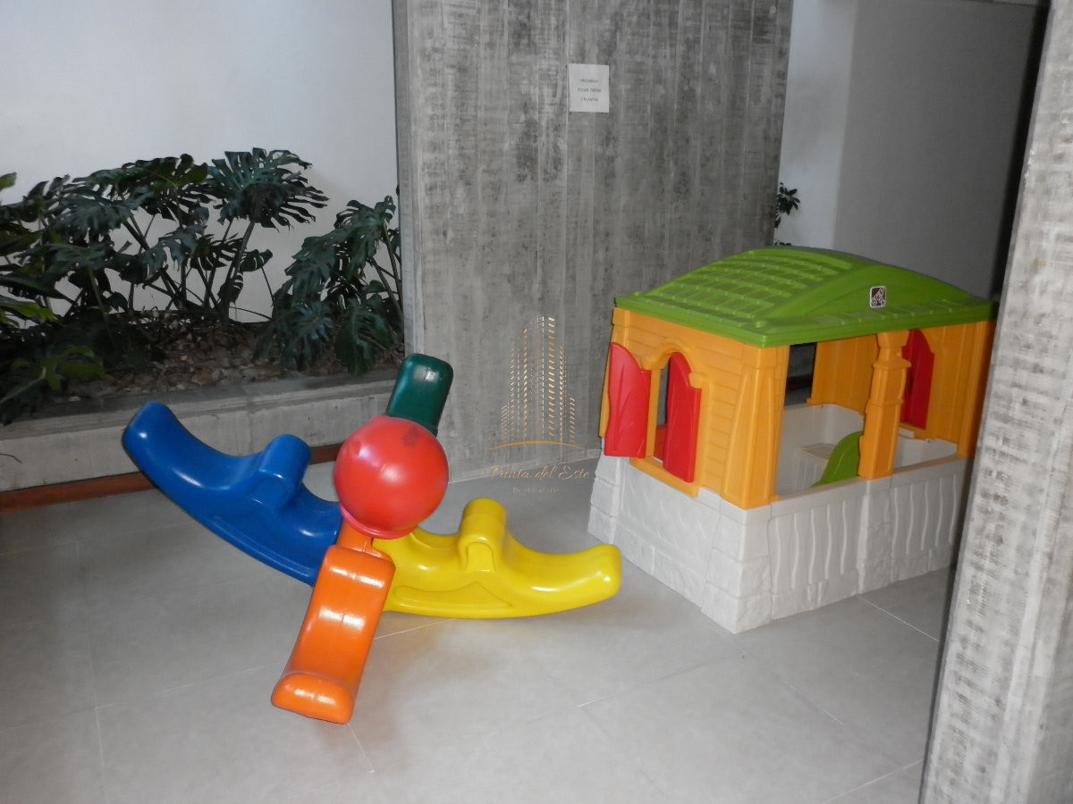 Apartamento ID.533 - Apartamento en alquiler, frente al mar en Punta del Este, mansa